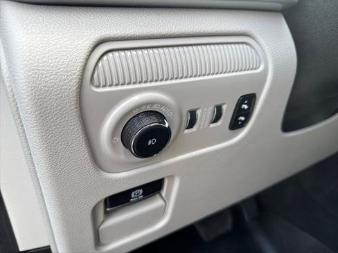 Used 2022 Jeep Wagoneer Series I w/ Convenience Group I AWD/4WD image 12