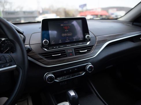 Used 2025 Nissan Altima 2.5 SV image 12