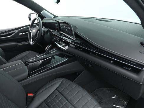 Used 2024 Cadillac Escalade ESV V w/ LPO, ONYX Package image 18