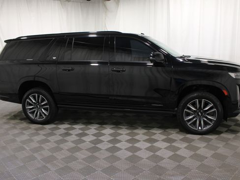 Used 2022 Cadillac Escalade ESV Sport w/ Touring Package AWD/4WD image 32