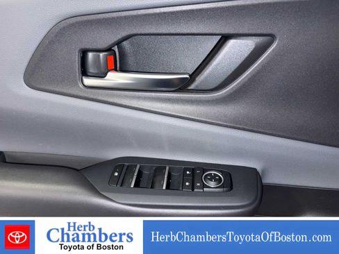 Used 2025 Toyota Prius XLE AWD/4WD image 15