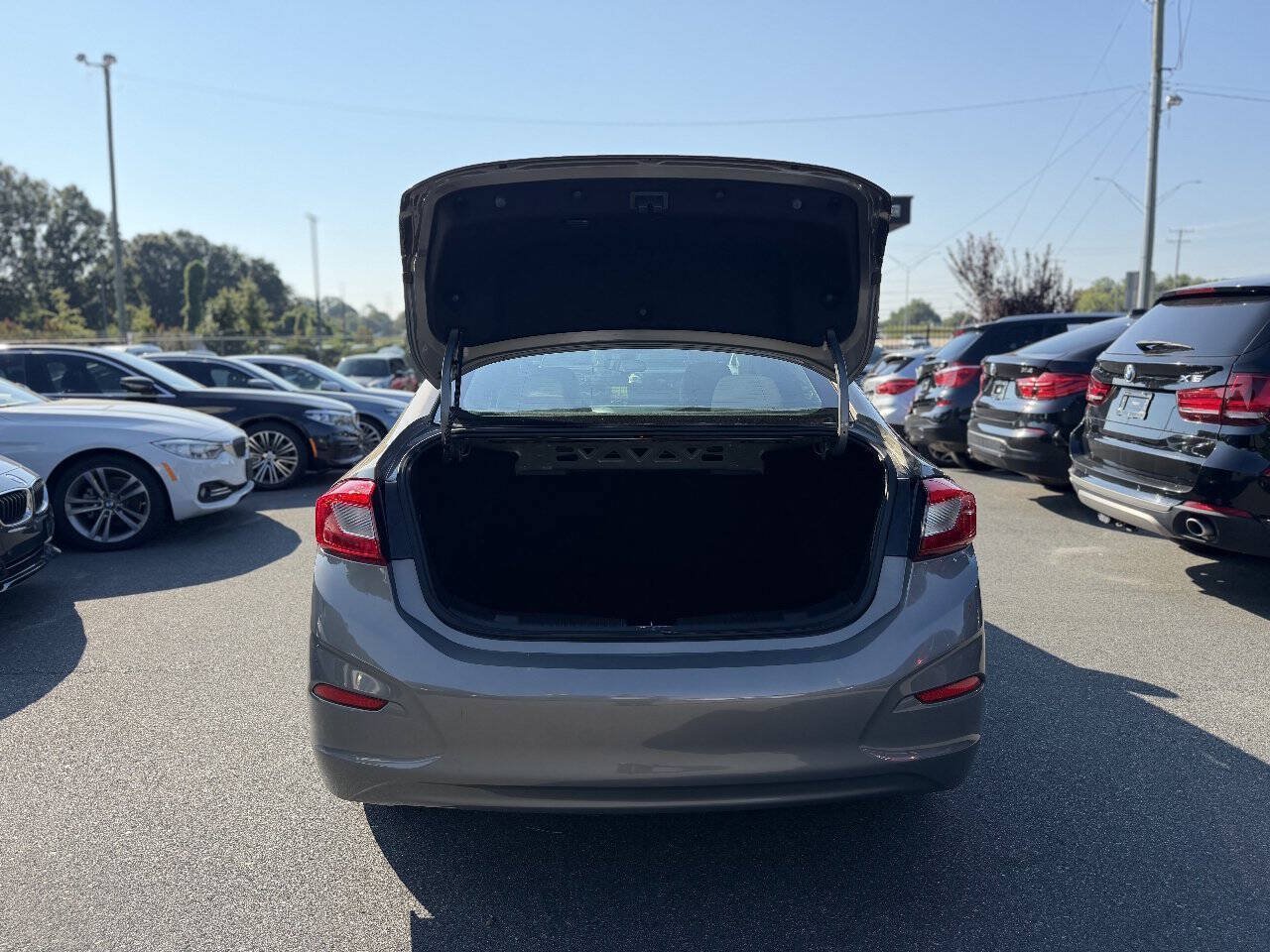Used 2019 Chevrolet Cruze LT FWD image 12