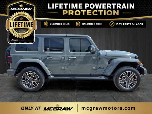 Used 2022 Jeep Wrangler Unlimited Sahara AWD/4WD image 4