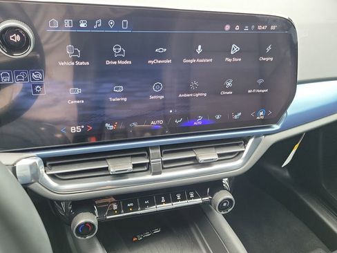 Used 2026 Chevrolet Equinox EV LT image 8