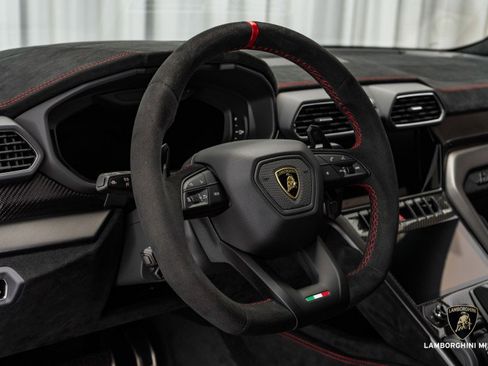 Used 2023 Lamborghini Urus Performante image 34