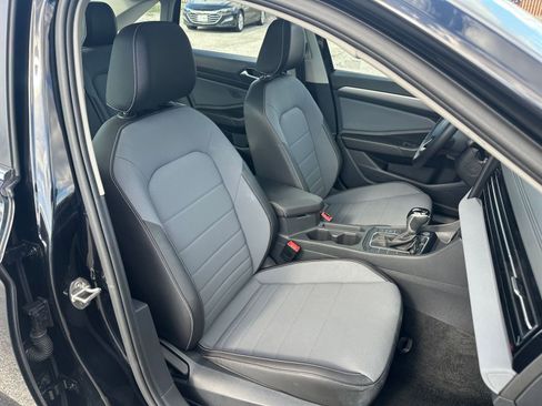 Used 2025 Volkswagen Jetta SE image 35