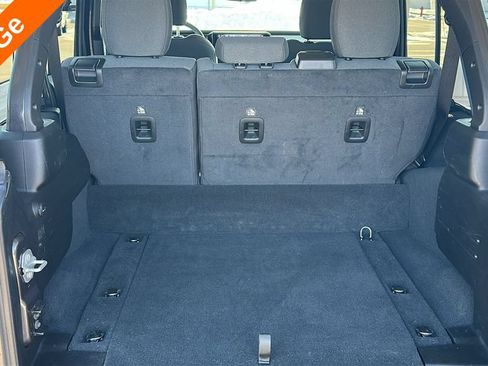 Used 2025 Jeep Wrangler Unlimited Sahara AWD/4WD image 29