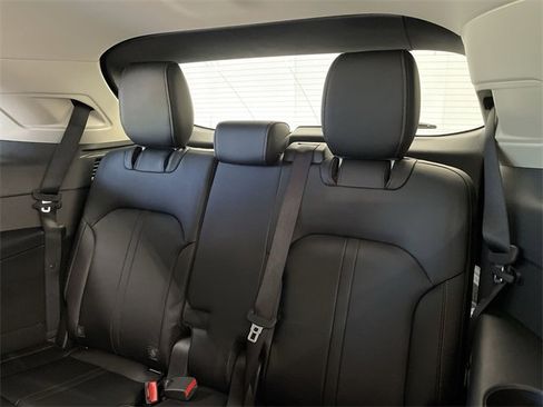 Certified 2025 MAZDA CX-90 3.3 Turbo w/ Preferred Package image 17