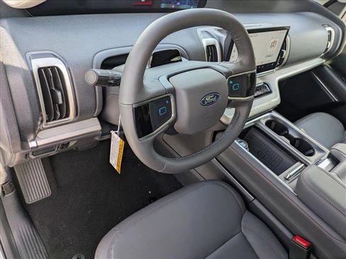 New 2025 Ford Expedition Active image 9