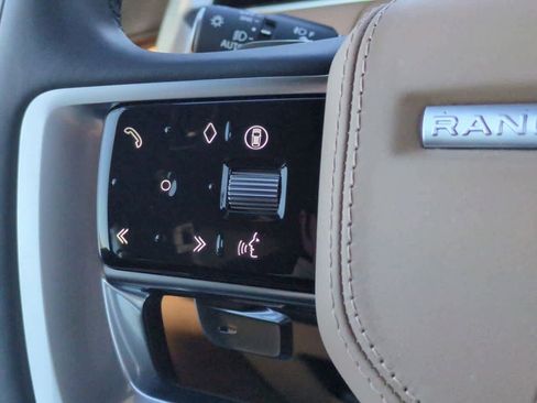 Used 2025 Land Rover Range Rover SE image 24