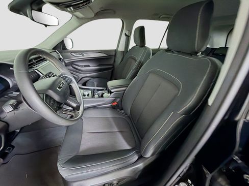 Used 2023 Jeep Grand Cherokee Laredo RWD image 13