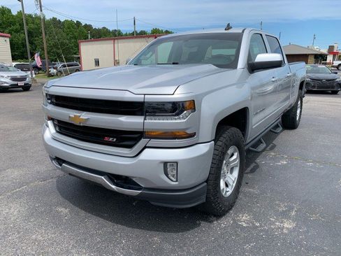 Used 2018 Chevrolet Silverado 1500 LT w/ All Star Edition AWD/4WD image 6