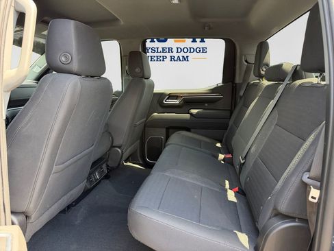 Used 2022 Chevrolet Silverado 1500 LT AWD/4WD image 9