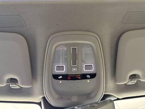 Used 2025 Volvo XC40 B5 Plus w/ Climate Package image 20