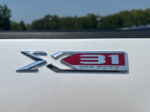 Used 2025 GMC Sierra 2500 SLT w/ SLT Premium Package AWD/4WD image 9