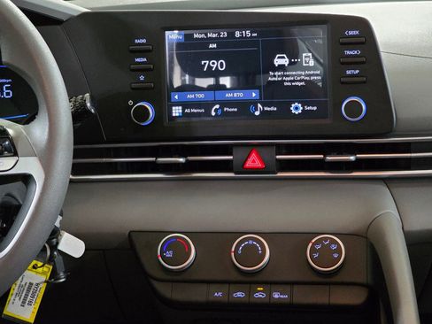 Certified 2025 Hyundai Elantra SE image 25