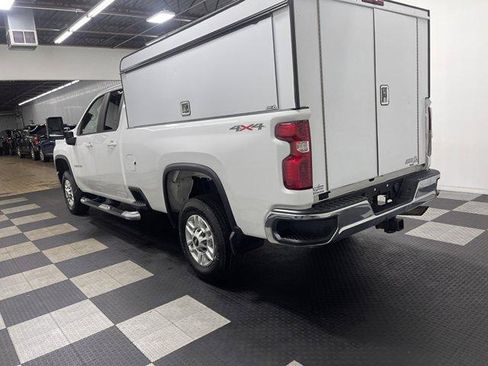 Used 2022 Chevrolet Silverado 2500 LT AWD/4WD image 2