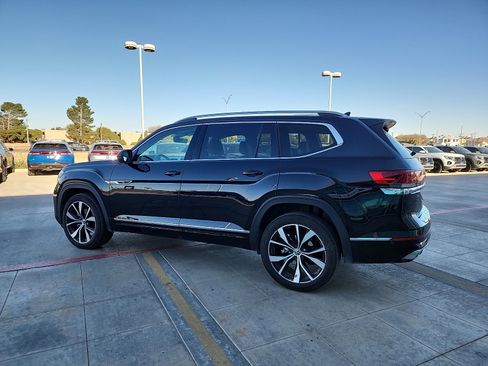 Used 2024 Volkswagen Atlas SEL Premium R-Line image 4