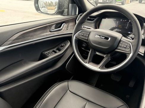 New 2026 Jeep Grand Cherokee Limited w/ Limited Altitude Package image 33