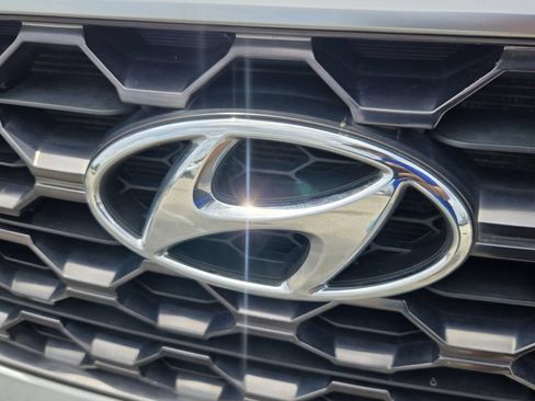 Used 2019 Hyundai Santa Fe SEL FWD image 11
