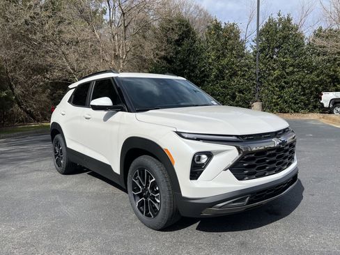 Used 2025 Chevrolet TrailBlazer ACTIV w/ Convenience Package image 2