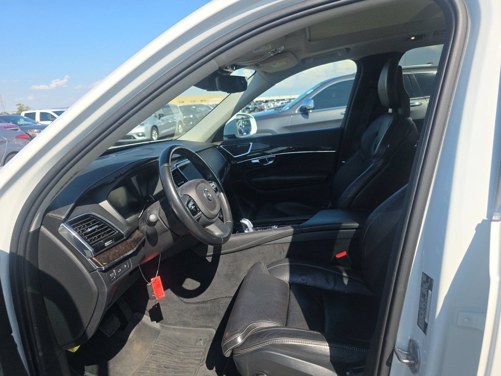 Used 2017 Volvo XC90 T8 Inscription w/ Vision Package AWD/4WD image 3