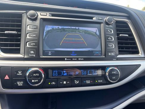 Used 2019 Toyota Highlander Limited Platinum AWD/4WD image 27