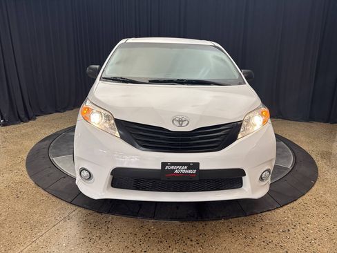 Used 2017 Toyota Sienna L FWD image 9