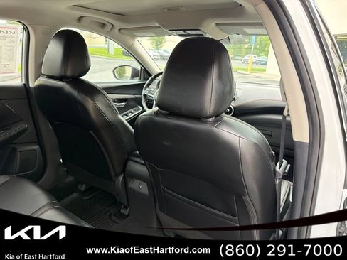 Used 2023 Nissan Sentra SR w/ SR Premium Package FWD image 14