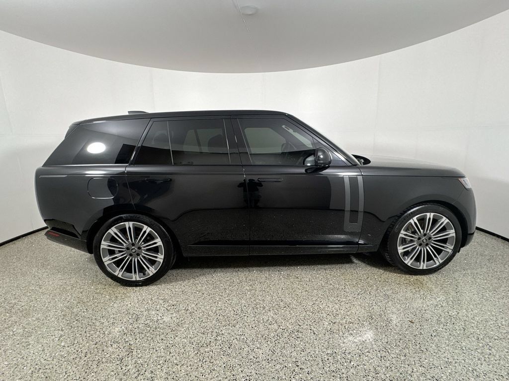 Used 2024 Land Rover Range Rover SE AWD/4WD image 9