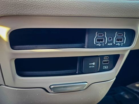 Certified 2022 Chrysler Pacifica Touring-L image 26