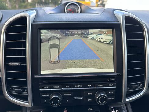 Used 2016 Porsche Cayenne image 25