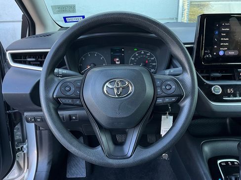 Used 2025 Toyota Corolla LE image 14
