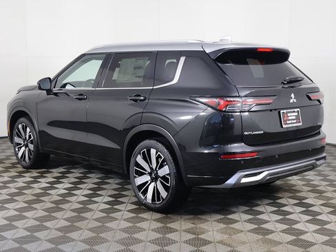 Used 2025 Mitsubishi Outlander AWD image 14