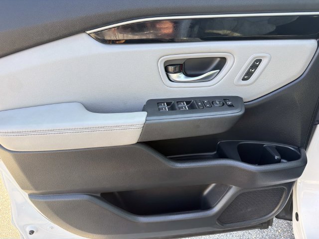 Used 2025 Honda Pilot Touring image 19