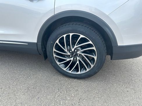 Used 2019 Lincoln Nautilus Reserve w/ Class II Trailer Tow Package AWD/4WD image 8