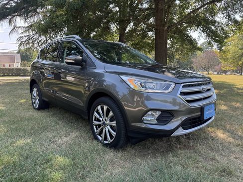 Used 2017 Ford Escape Titanium AWD/4WD image 5