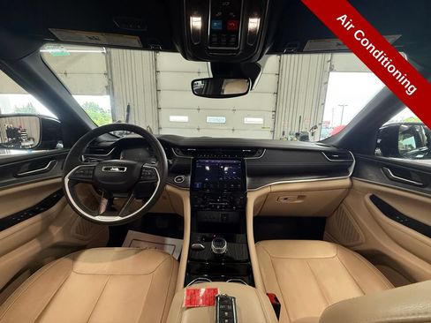 Used 2023 Jeep Grand Cherokee Limited w/ Black Appearance Package AWD/4WD image 43
