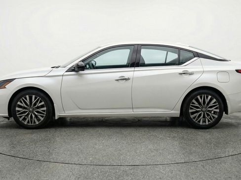 Used 2025 Nissan Altima 2.5 SV image 5