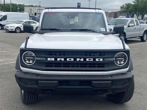 New 2025 Ford Bronco Base image 8