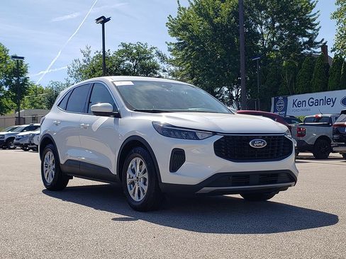 Certified 2023 Ford Escape Active w/ Tech Pack #2 FWD image 3