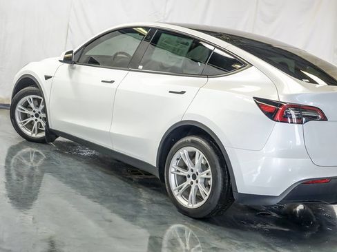 Used 2023 Tesla Model Y Long Range image 11