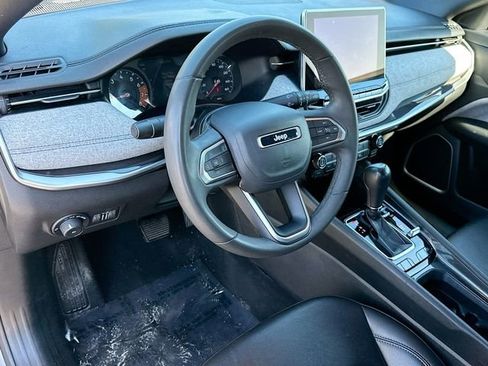 Used 2023 Jeep Compass Latitude image 9