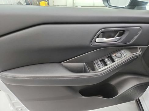 Used 2025 Nissan Rogue SV FWD image 34