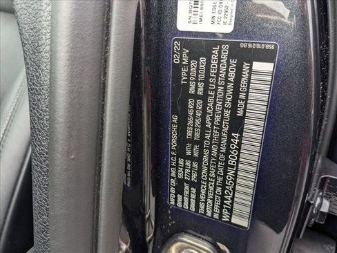 Used 2022 Porsche Macan image 28