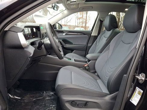 New 2026 Volkswagen Tiguan SE image 8