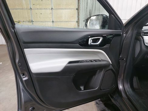 Used 2024 Jeep Compass Limited image 26