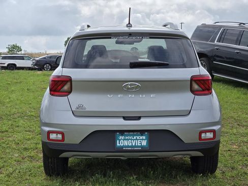 New 2026 Hyundai Venue SEL FWD image 4