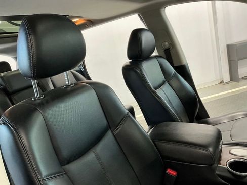 Used 2020 Nissan Pathfinder Platinum FWD image 19