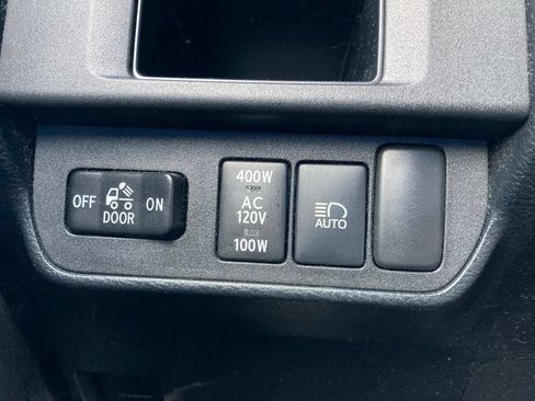 Used 2019 Toyota Tacoma TRD Sport w/ Technology Package AWD/4WD image 10